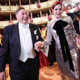 Lugner führt Priscilla aufs Parkett des Opernballs: "So schön hier, irgendwie so emotional. Wir haben mit Sicherheit nichts dergleichen in Los Angeles", kommentierte Priscilla das Erlebnis.