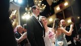 Das Jungdamen- und Jungherren-Komitee nahm am 66. Opernball in der Wiener Staatsoper teil. Insgesamt wurden rund 5000 Gäste erwartet.