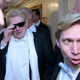 Schlagersänger Heino, dessen Ehefrau Hannelore vor drei Monaten gestorben ist, kam ebenfalls zu Besuch. "Die Hannelore wäre glücklich, mich jetzt hier sehen zu dürfen", sagte Heino.