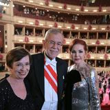 Österreichs Bundespräsident Alexander Van der Bellen mit Ehefrau Doris Schmidauer (links) und Priscilla Presley