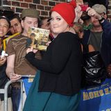 Ihr großer Durchbruch gelang ihr mit ihrem Debütalbum "19", das sie mit 19 Jahren geschrieben hatte. Die Single-Auskopplung "Hometown Glory" – eine Hommage an ihre Heimatstadt London – stieg in die britischen Charts ein, nachdem der Song in einer Fernsehserie gespielt worden war. 2010 wurde der Song für einen Grammy in der Kategorie Beste weibliche Gesangsdarbietung – Pop nominiert. Für die zweite Single-Auskopplung, "Chasing Pavements", gewann Adele letztlich den Grammy. Jedes ihrer Alben hat Adele nach dem Alter benannt, mit welchem sie das Werk geschrieben hat. 