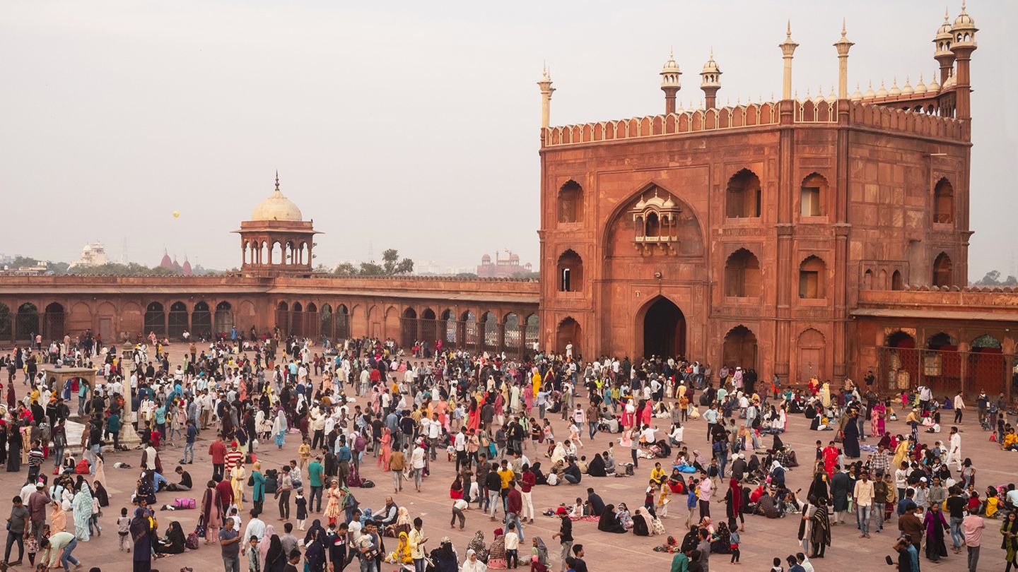  Blick in den Innenhof von "Jama Masjid" in der Hauptstadt Delhi, der größten Moschee des Landes. Ein Foto aus dem November 2022
