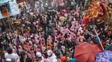 In Lal Baug, einem Viertel von Mumbai, findet jedes Jahr ein Festival zu Ehren von Ganesha statt, dem Gott der Weisheit. Die Aufnahme stammt aus dem September 2023