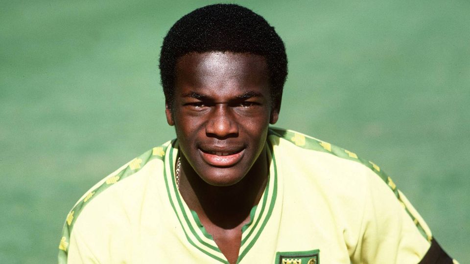 Justin Fashanu Der Hochbegabte: Justin Fashanu, hier im Trikot von Norwich City, schoss 1980 das Tor des Jahres in England