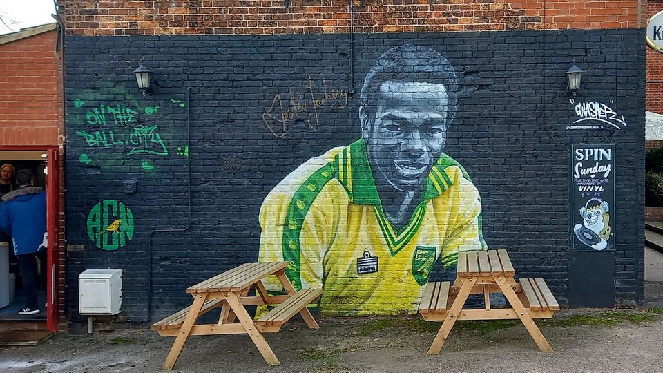 Auf einer Wand in Norwich prangt ein Porträt von Justin Fashanu