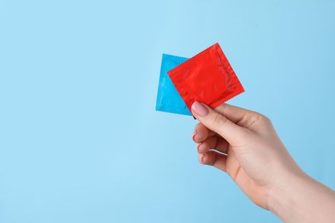 Syphilis: Anzahl der Infektionen sind zuletzt stark angestiegen (Symbolbild Kondom)