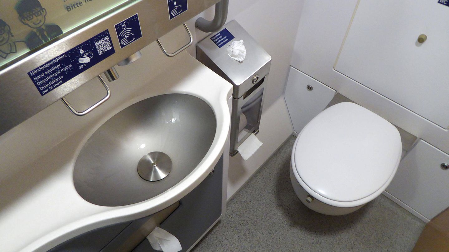 Ein Bahnfahrer beklagte sich wegen des Zustands einer Zugtoilette