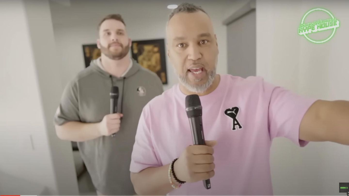 Kommt mal kurz mit, Leute: Patrick "Coach" Esume und Björn Werner führen durch das Hype House in Las Vegas. Zum zweiten Mal wurde das Format über Twitch gestreamt.