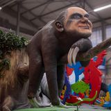 Vorstellung der Rosenmontags-Persiflagewagen in der Kölner Wagenhalle: Bundeskanzler Olaf Scholz als Faultier