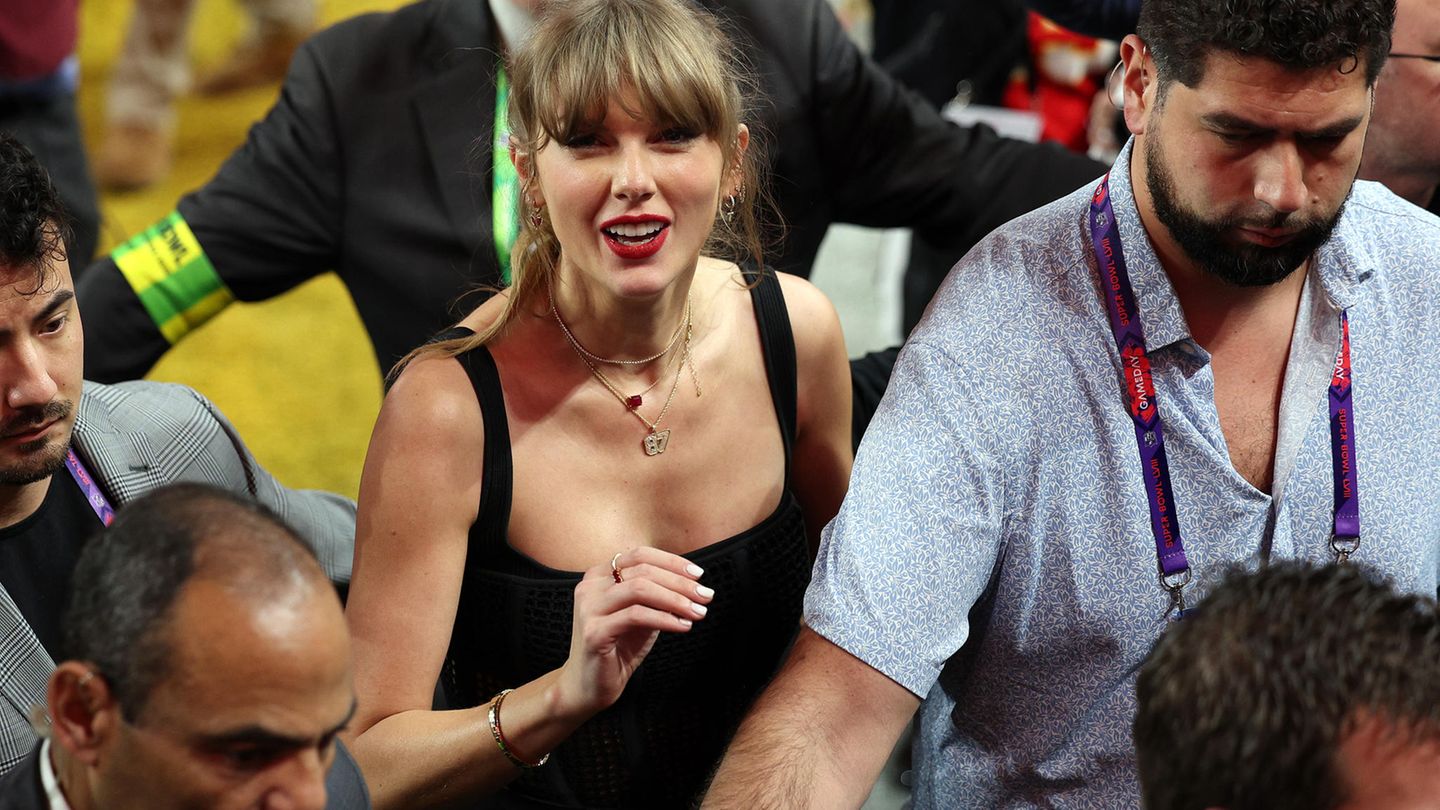 Super Bowl: All the details on Taylor Swift’s ,000 outfit