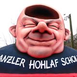 Als "Hohlaf Scholz" zeigen die Düsseldorfer Karnevalisten einen Kanzler ohne Hirn