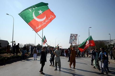 Anhänger der Partei Pakistan Tehrik-e-Insaf (PTI) protestierten gegen angebliche Manipulationen bei den Parlamentswahlen