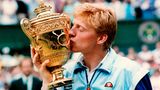 Boris Becker küsst seinen Pokal