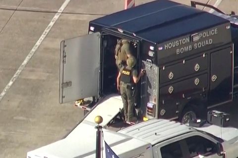 Mitglieder des Bombenentschärfungskommandos der Polizei von Houston bei der Lakewood Churchin texas