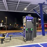 Bei doppelten Ladesäulen reduzieren sich die maximalen 300 kW schnell auf zweimal 150 kW