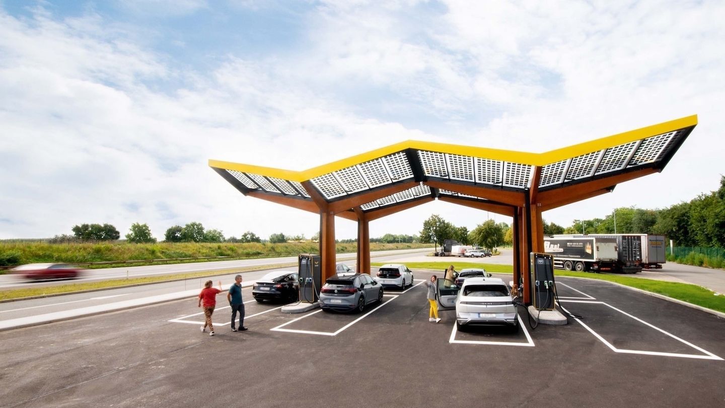 Fastned nimmt immer mehr Ladesäulen mit bis zu 400 Kilowatt in Betrieb