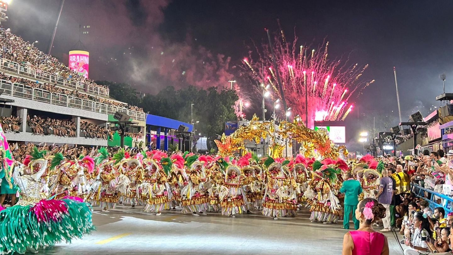 Bunt, bunter, Karneval in Rio! Seit fünf Tagen feiern Einheimische und Touristen die wohl größte Party der Welt in Brasilien