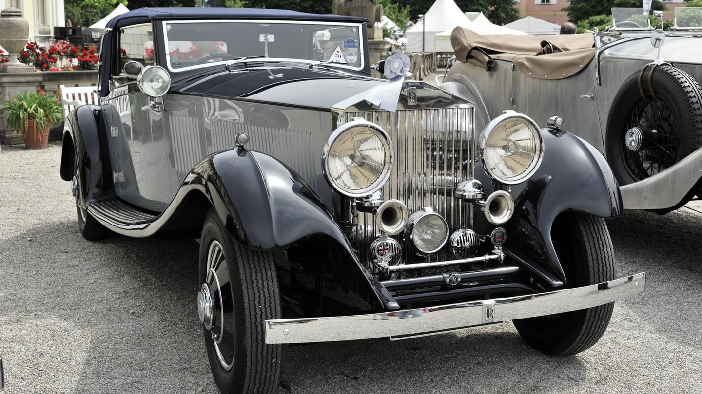 Rolls-Royce Phantom II 7.7 Liter Straight-Six