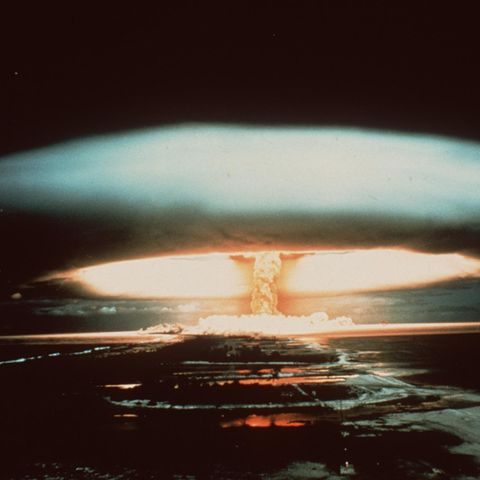 Atompilz nach der Explosion einer Atomwaffe über dem Mururoa-Atoll 1970