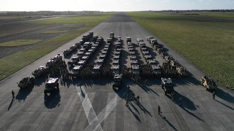 Ein britisches Betaillon präsentiert sich Oakham – die Einheit ist Teil des Nato-Manövers "Steadfast Defender", in dem Soldaten in den kommenden Wochen die Verteidigung Europas üben