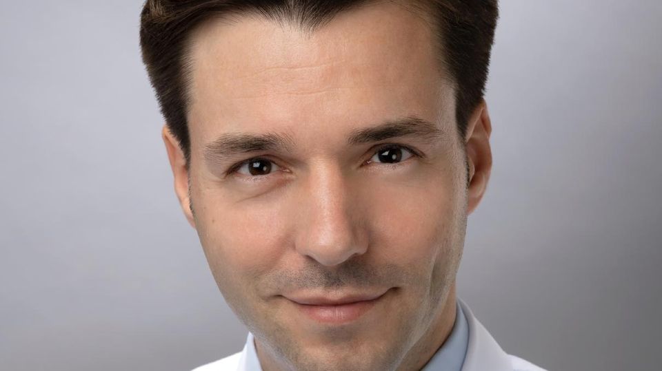 Herzschmerz am Valentinstag: Der Kardiologe Christian Templin ist führender Forscher Im Fachgebiet Broken-Heart-Syndrome, in der Wissenschaft Takotsubo-Syndrom genannt. Er behandelt und forscht in der Privatklinik Bethanien und am Universitätsspital in Zürich. Der Kardiologe Christian Templin ist führender Forscher Im Fachgebiet Broken-Heart-Syndrome, in der Wissenschaft Takotsubo-Syndrom genannt. Er behandelt und forscht in der Privatklinik Bethanien und am Universitätsspital in Zürich.