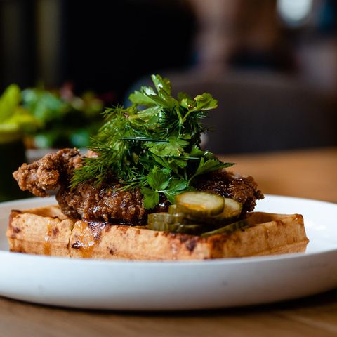 Chicken & Waffles – das It-Gericht in neuen Frühstückslokalen