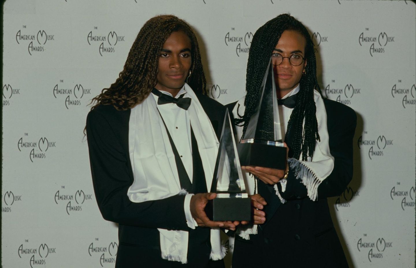Milli Vanilli 1990 mit dem American Music Award