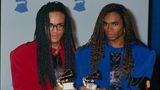 Im Februar gewinnt Milli Vanilli den begehrten Musikpreis Grammy in der Kategorie "Beste Nachwuchskünstler"  Im Februar gewinnt Milli Vanilli den begehrten Musikpreis Grammy in der Kategorie "Beste Nachwuchskünstler"