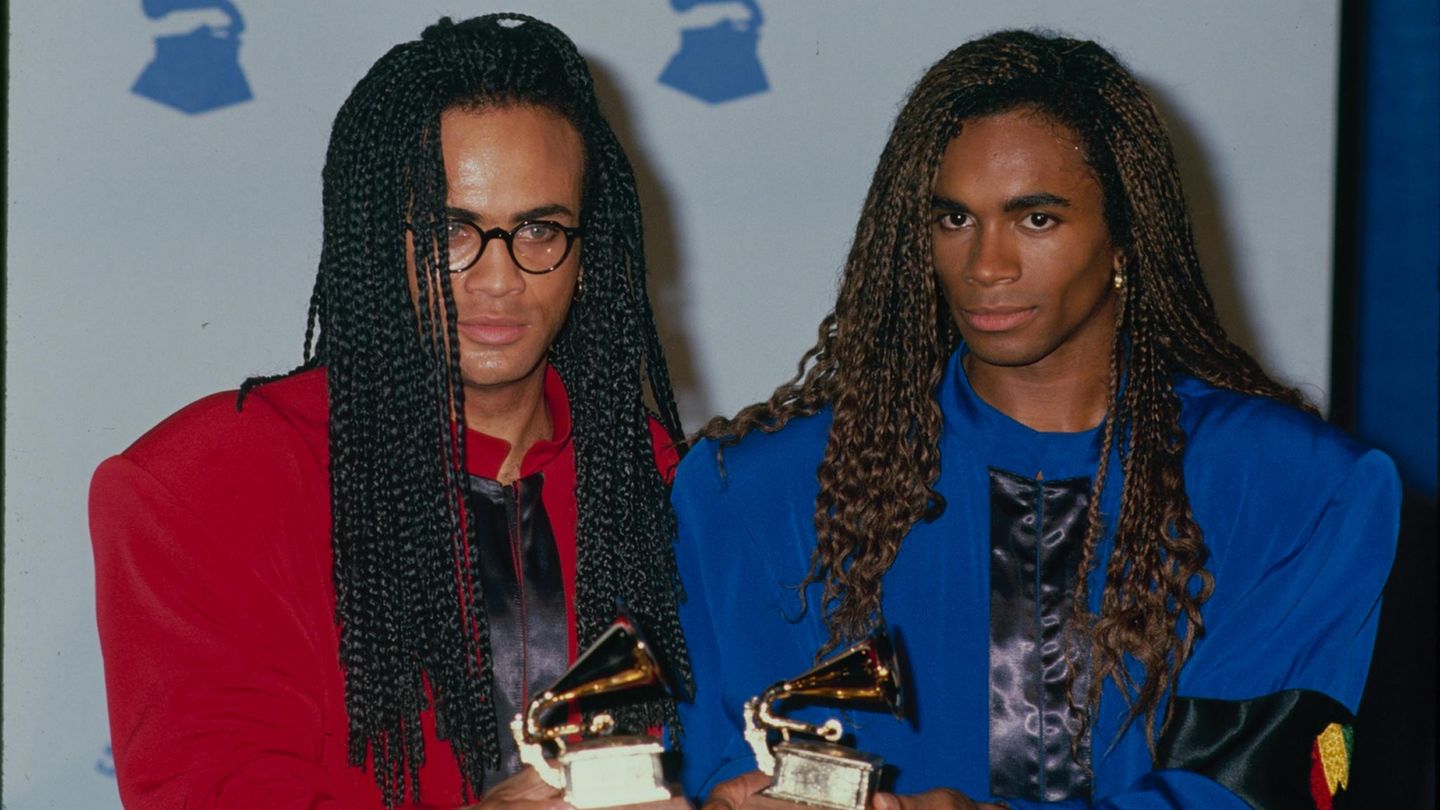 Im Februar gewinnt Milli Vanilli den begehrten Musikpreis Grammy in der Kategorie "Beste Nachwuchskünstler"