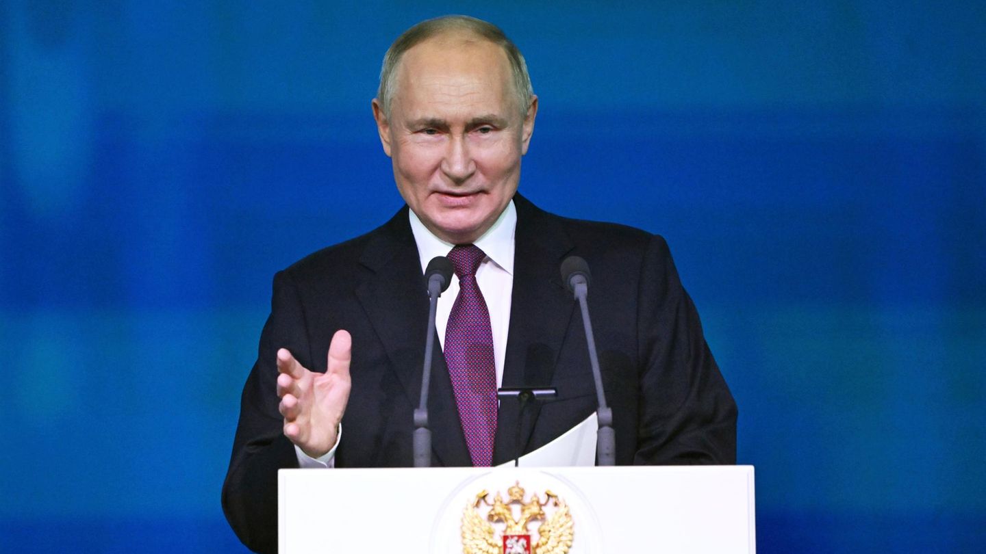 Russlands Präsident Wladimir Putin will Kriegskritiker künftig enteignen