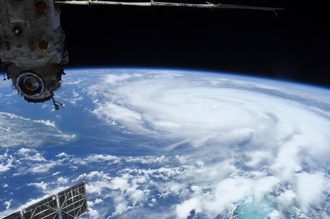 Blick von der Internationalen Raumstation ISS auf die Erde. Will Russland eine Atomwaffe im Weltall stationieren?