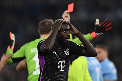 Dayot Upamecano sieht die rote Karte im Spiel gegen Latio Rom: "Diese Art von rassistischem Mob, das ist nicht unsere Welt"