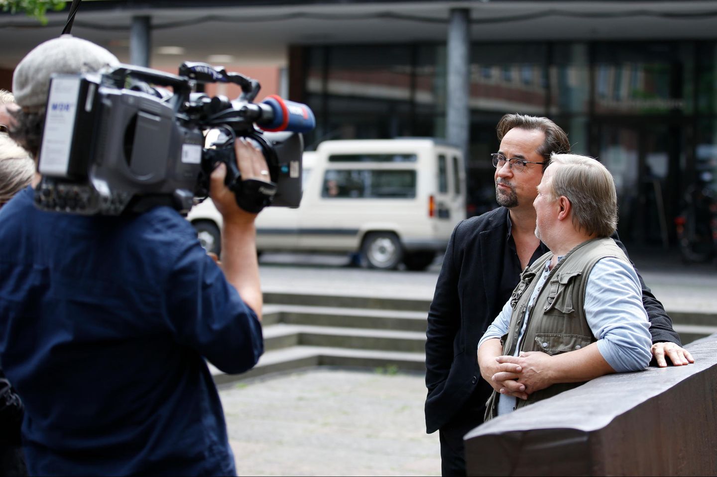 Jan Josef Liefers und Axel Prahl beim 'Tatort - Gott ist auch nur ein Mensch" am Set in Münster.