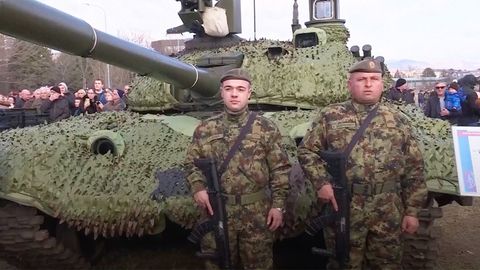 Serbien präsentiert neue von Russland gekaufte Waffen