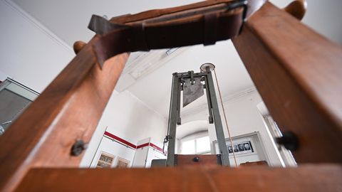 Todesstrafe für Richard Schuh mit Guillotine