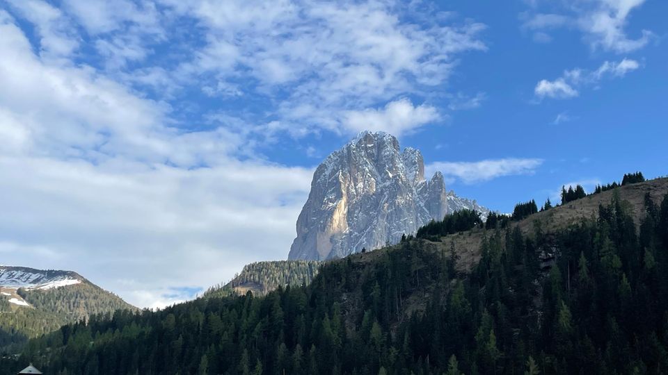 In Südtirol gibt es viele Wanderwege, die einen herrlichen Ausblick auf die Dolomiten ermöglichen
