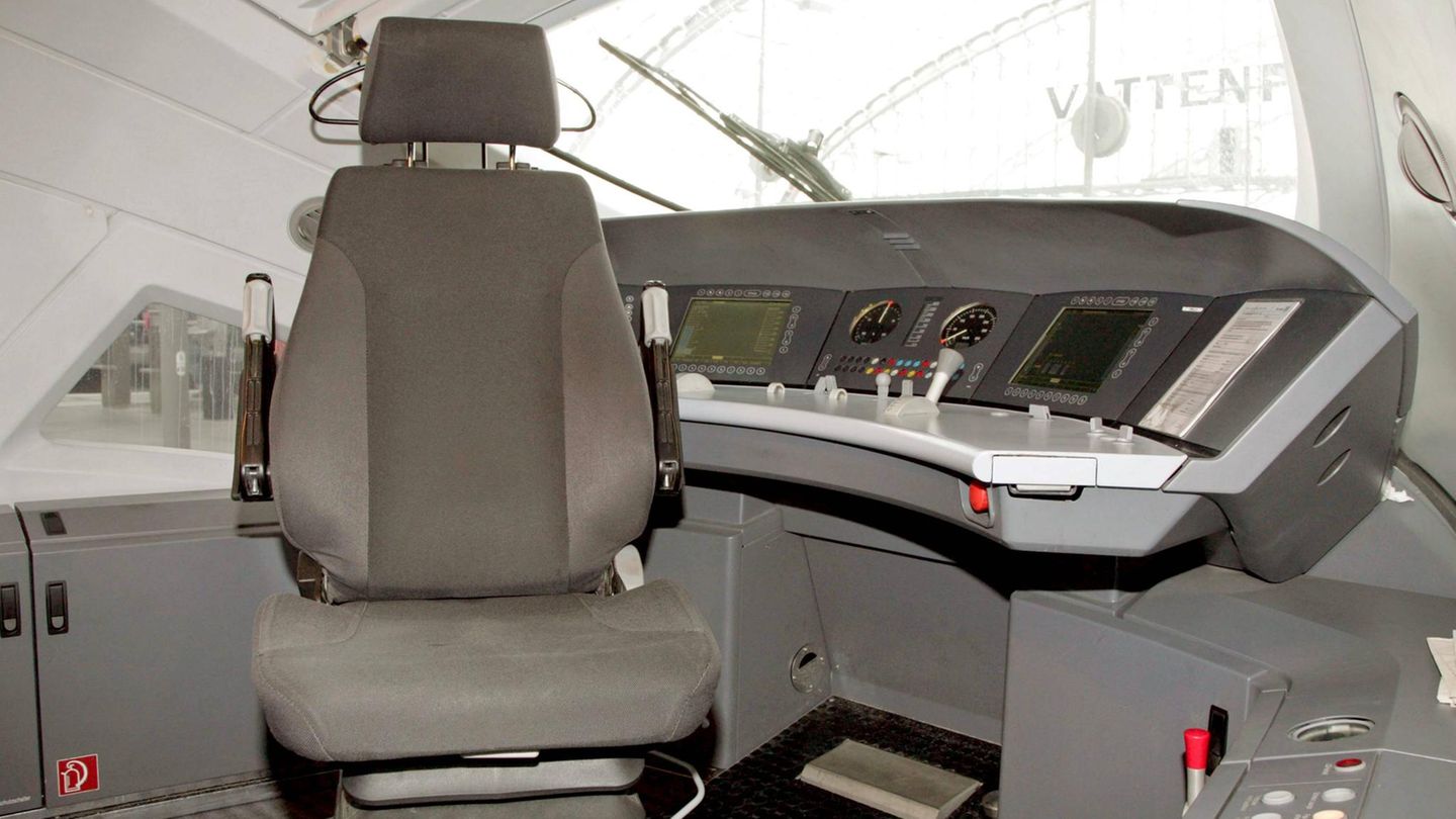 Bahn: Führerstand im ICE