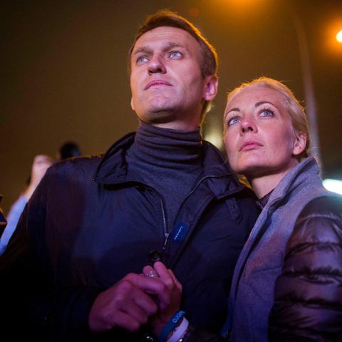 Alexej Nawalny und seine Frau Julia bei einer Kundgebung 2013. 
