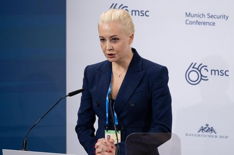 Die Frau des russischen Oppositionellen Alexej Nawalny spricht bei der Münchener Sicherheitskonferenz