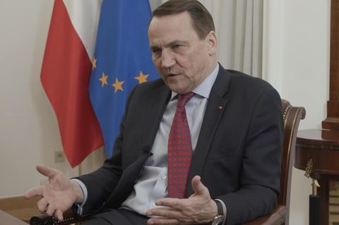 Über Sicherheitspolitik in Polen: Außenminister Radosław Sikorski im Videonterview