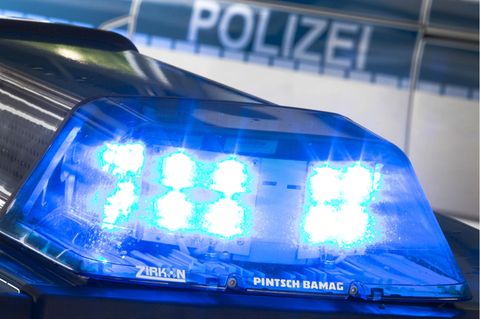 Die Polizei fahndet in Dortmund nach den flüchtigen Tätern und bittet um Hinweise aus der Bevölkerung