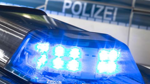 Die Polizei fahndet in Dortmund nach den flüchtigen Tätern und bittet um Hinweise aus der Bevölkerung