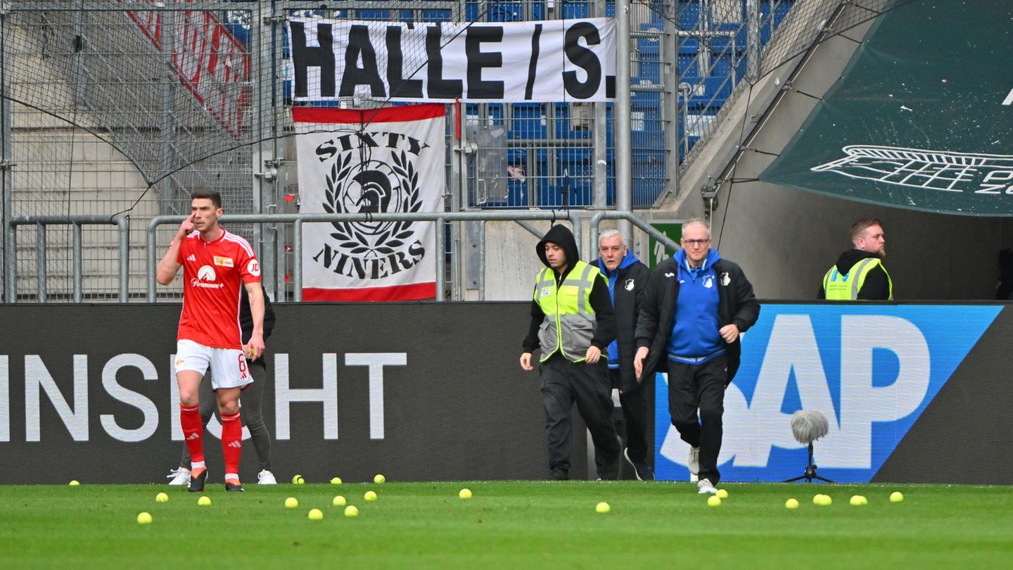 Fußball-Bundesliga: Fan-Proteste Sorgen Für Viele Unterbrechungen ...