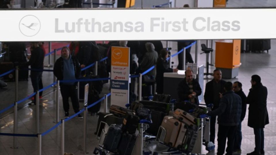 Verdi Ruft Lufthansa-Bodenpersonal Ab Dienstag Zu Warnstreik Auf ...