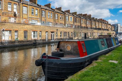 Ein Hausboot in London