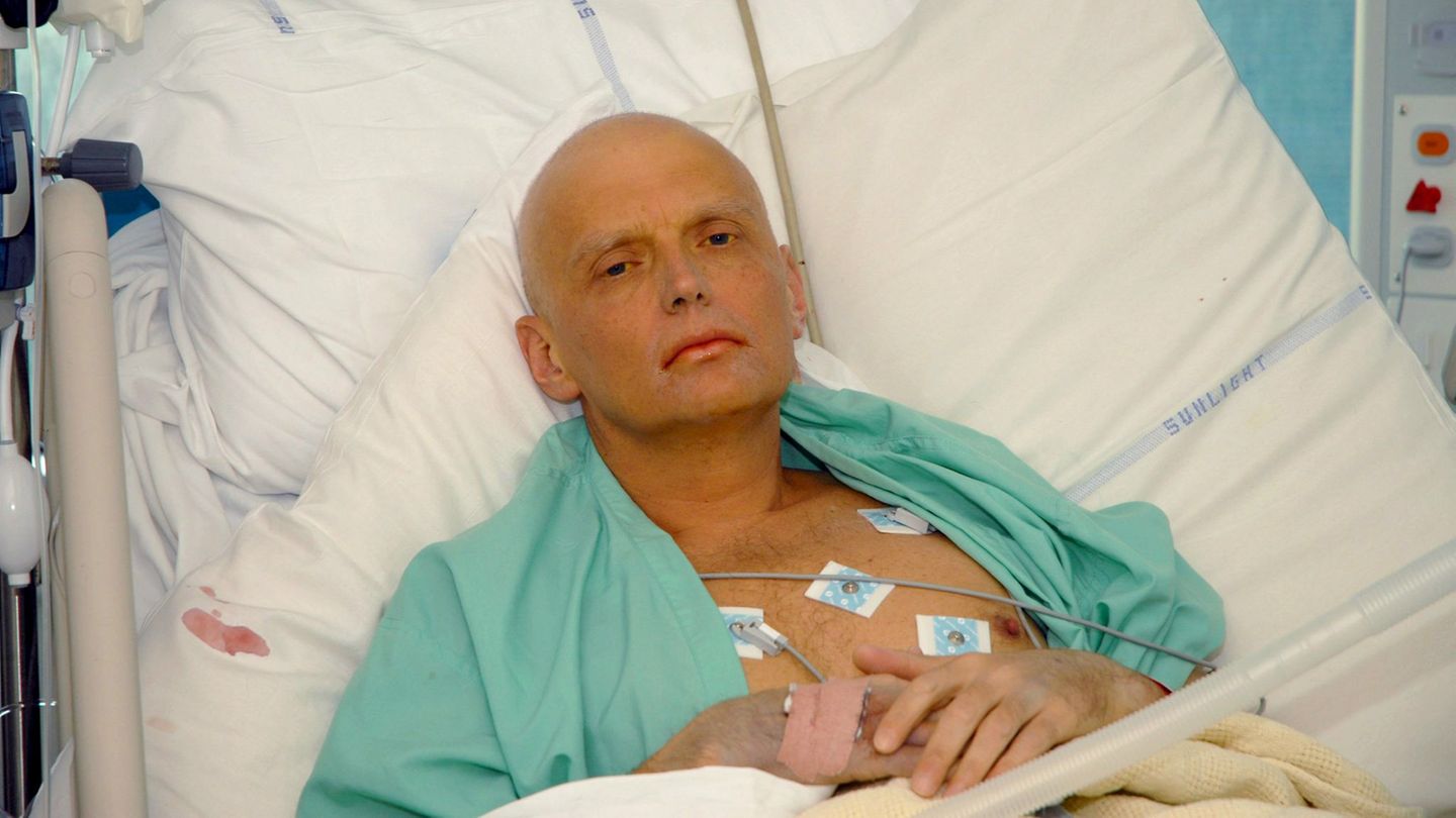 Tot: Aleksander Litwinenko   Litwinenko arbeitete Anfang der 90er-Jahre beim russischen Inlandgeheimdienst FSB. Im Zuge der Ermittlungen zu einem Anschlagsversuch auf den Oligarchen Boris Beresowski erhob er auch Vorwürfe gegen seine eigenen Vorgesetzten, wodurch er in Ungnade fiel. Litwinenko flüchtete nach Großbritannien, wo er eine Reihe von kremlkritischen Büchern veröffentlichte. Darin warf er unter anderem dem russischen Geheimdienst und Präsident Putin vor, in Bombenanschläge auf Wohngebäude im Jahr 1999 verwickelt gewesen zu sein. Im November 2006 starb Litwinenko an den Folgen einer Vergiftung mit dem Material Polonium-210. Ermittlungen ergaben, dass russische Sicherheitsdienste in die Tat verwickelt waren. Russland weigerte sich, den Hauptverdächtigen auszuliefern. 