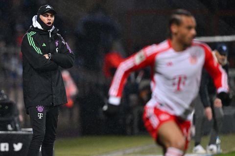 Trainer Thomas Tuchel steht am Spielfeldrand