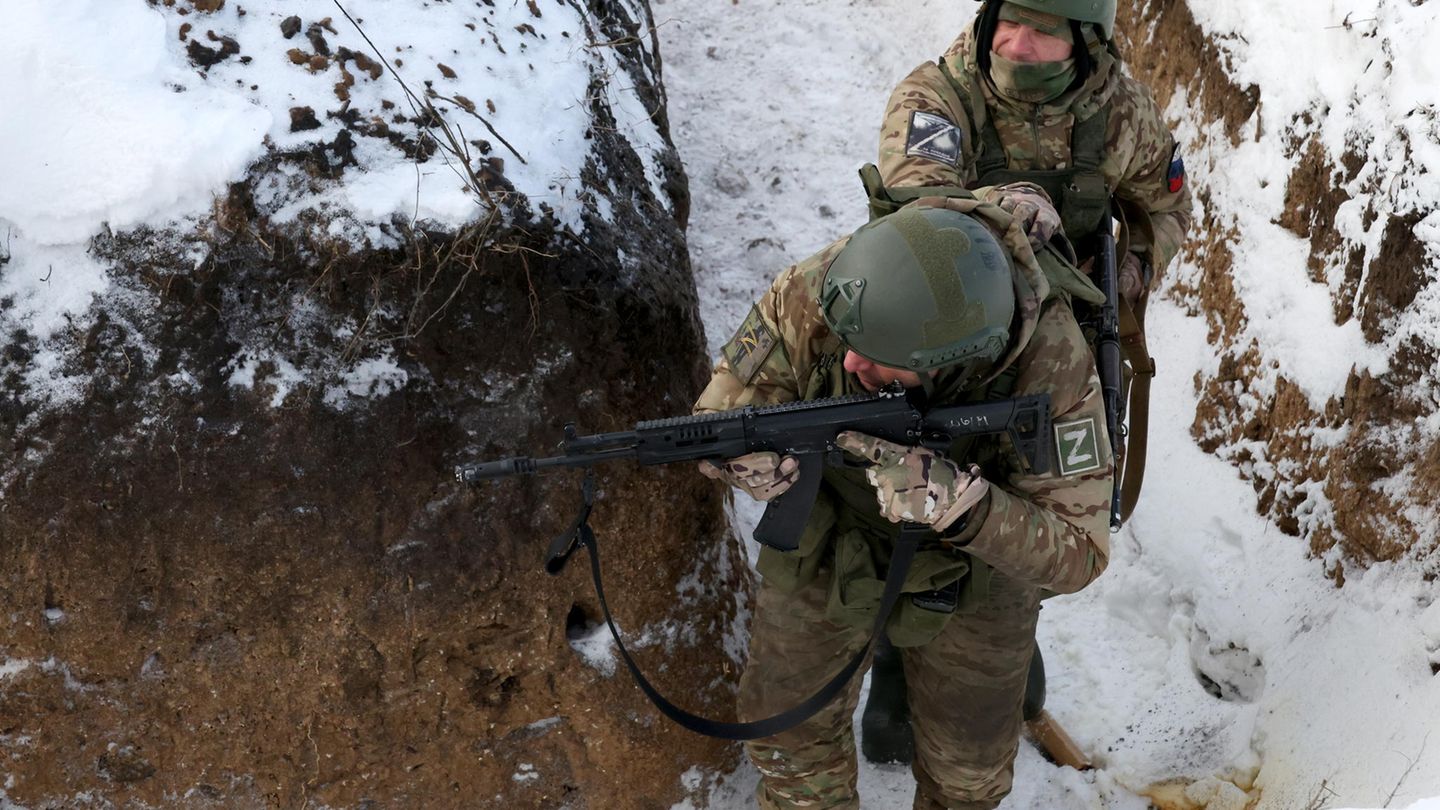 Ukraine accuses Russia of shooting prisoners of war