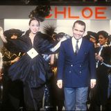 Erst Chloé, dann Chanel: Zweimal arbeitete Lagerfeld für die berühmte Pariser Marke, einst gegründet von Gaby Aghion. Von 1963 bis 1978 arbeitete er dort als Chefdesigner, 1992 kehrte er noch einmal zurück. Als er 1997 durch Stella McCartney, die Tochter des Beatles-Sängers Paul McCartney, ersetzte wurde, lästerte er in einem Interview mit dem Branchendienst Women's Wear Daily: "Ich finde, sie hätten einen größeren Namen wählen können. Sie haben zwar einen – allerdings aus der Musik, nicht aus der Mode. Hoffen wir, dass sie so begnadet ist wie ihr Vater."   