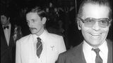 Er war seine große Liebe: Karl Lagerfeld lernte Jacques de Bascher 1972 kennen, sie waren fast 18 Jahre lang ein Paar. "Er war der eleganteste Franzose, den ich kenne", sagte der Modemacher einst über seinen Partner. Doch die beiden verband vor allem eine platonische Liebe, Sex sollen sie nie gehabt haben. De Bascher starb 1989 an Aids. Danach sah man nie wieder einen Lebenspartner an Lagerfelds Seite.